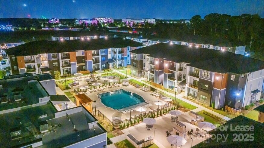 1035 Strensall Ln, Unit B1 in Charlotte, NC - Building Photo