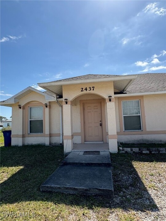 2437 Nobel Ave S in Lehigh Acres, FL - Building Photo