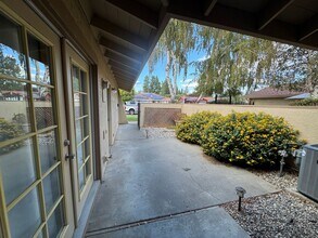 201 W El Dorado Dr in Woodland, CA - Building Photo - Building Photo