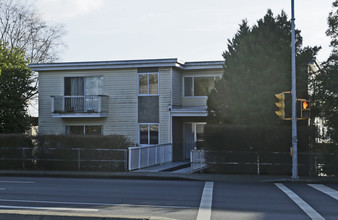 R. Ceraldi Apartments in Burnaby, BC - Building Photo - Building Photo