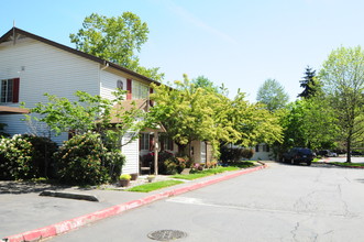 Kingswood Townhomes in Bothell, WA - Building Photo - Building Photo