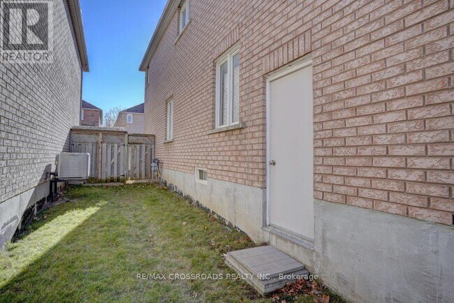 7 Apollo Rd in Markham, ON - Building Photo - Building Photo