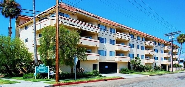 Lido Apartments - 4280 Lindblade Dr in Los Angeles, CA - Building Photo