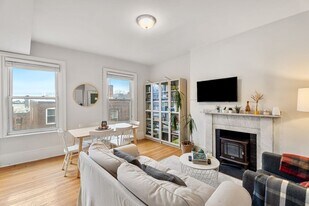 62 W Cedar St in Boston, MA - Building Photo