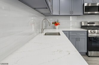 74 Forest St in Montclair, NJ - Building Photo - Building Photo