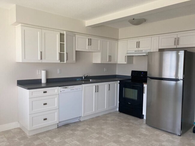 3440 Princeton Ave in Coquitlam, BC - Building Photo - Building Photo