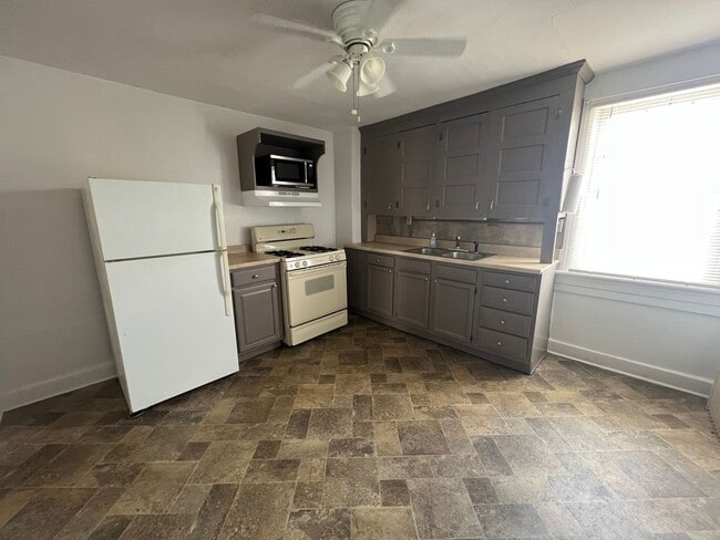1221 E Philadelphia St in York, PA - Building Photo - Building Photo