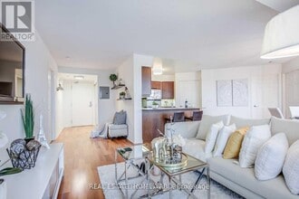 18 Valley Woods Rd in Toronto, ON - Building Photo - Building Photo