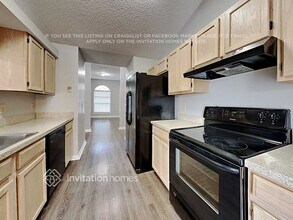 1995 Hovington Cir W in Jacksonville, FL - Foto de edificio - Building Photo