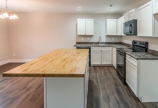 52 Creekside Ln in Boiling Springs, SC - Building Photo - Building Photo