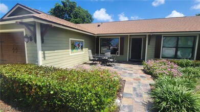 521 Whitewater Way in Naples, FL - Building Photo - Building Photo