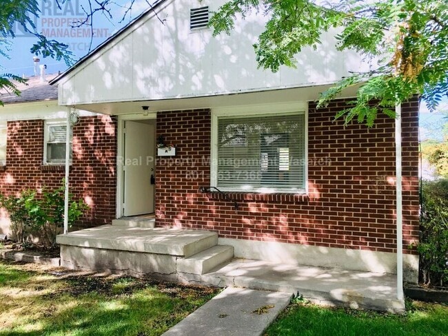 property at 1488 S Green St