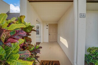 122 Lake Rebecca Dr in West Palm Beach, FL - Building Photo - Building Photo
