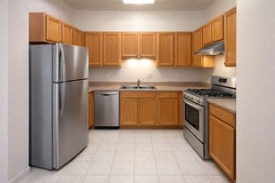 Sutter Gardens in Palo Alto, CA - Building Photo