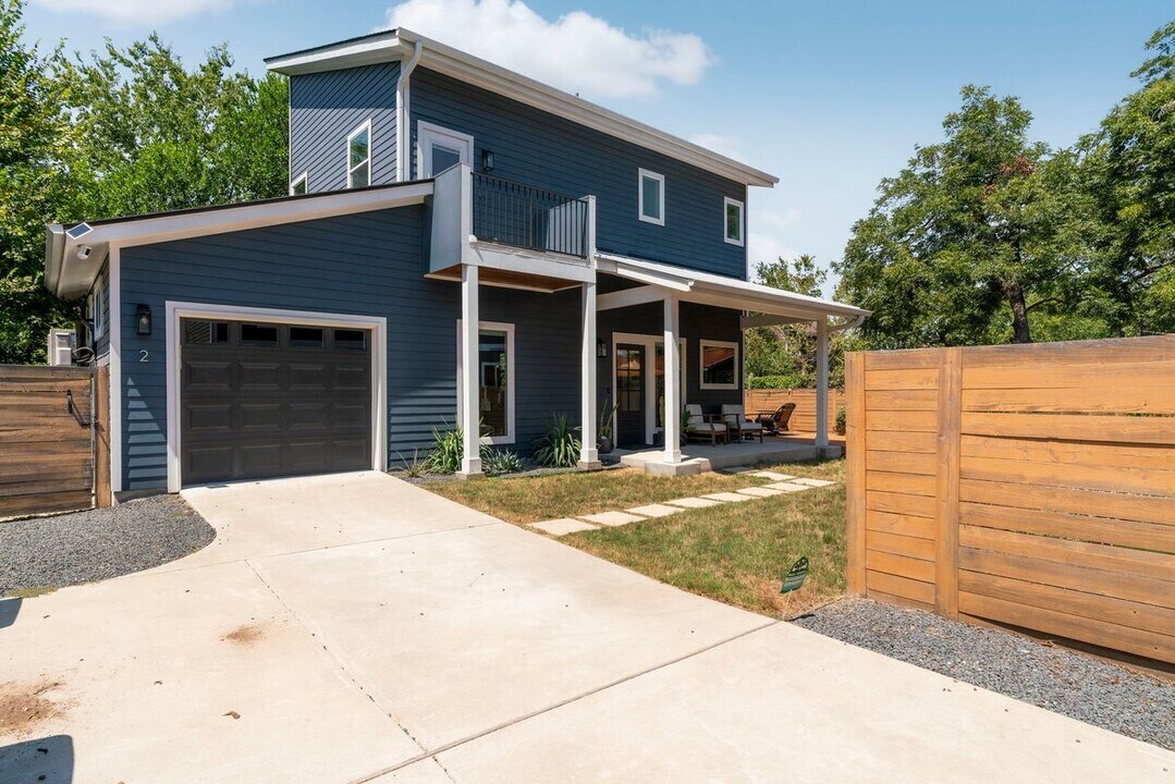 1102 1/2 Tillery St in Austin, TX - Building Photo