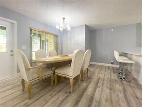 340 Knotty Pine Cir in Greenacres, FL - Building Photo - Building Photo