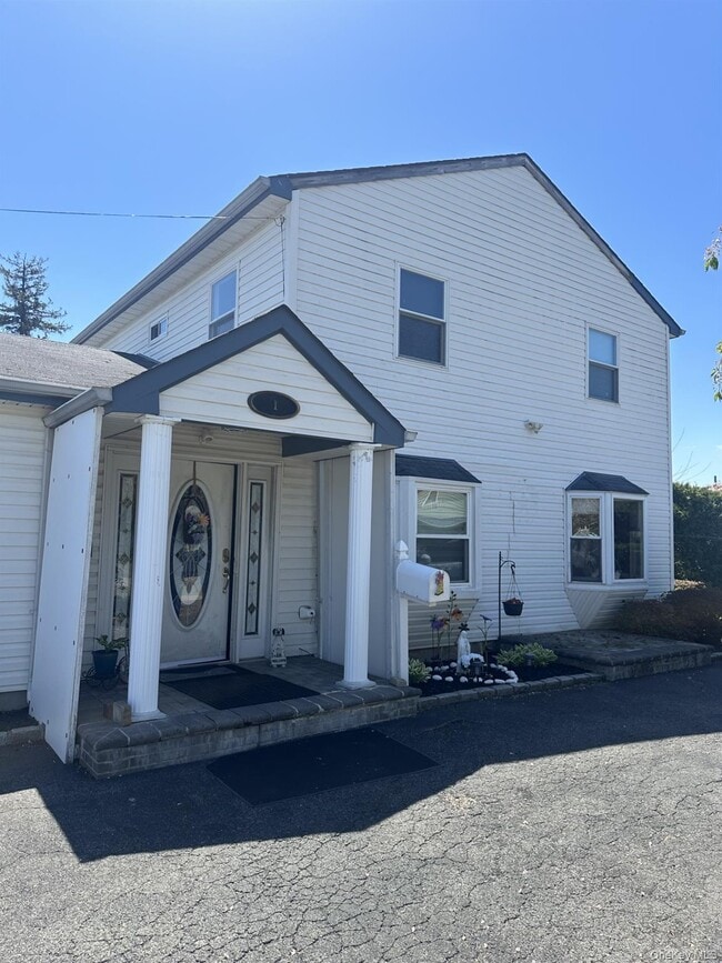 1 Hamlet Rd in Levittown, NY - Building Photo - Building Photo
