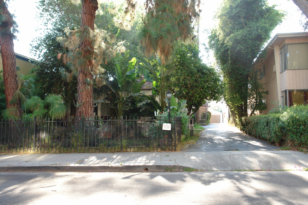 4232-4234 Mary Ellen Ave in North Hollywood, CA - Foto de edificio