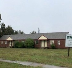 Westview Apartments in West Memphis, AR - Building Photo - Building Photo