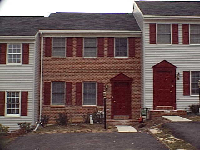 200 Robin Hill Cir in York, PA - Building Photo