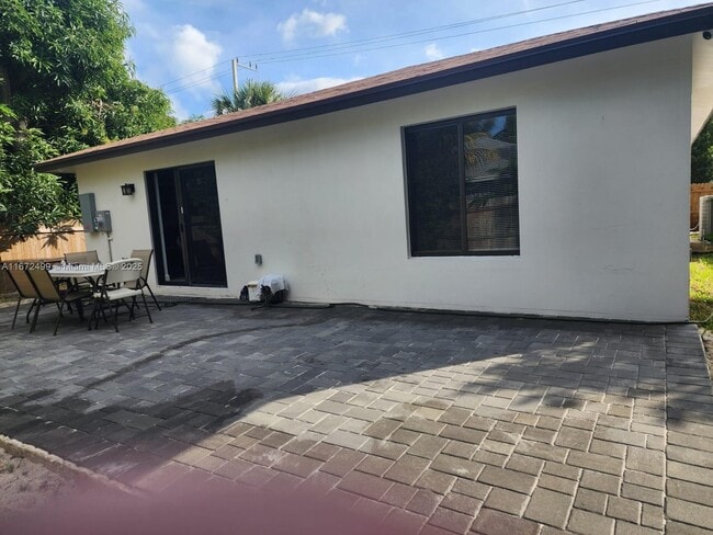property at 413 SW 10th St