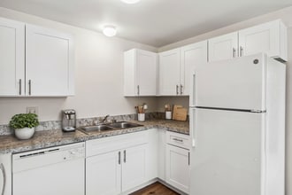 Stillwood Apartments in Tacoma, WA - Foto de edificio - Building Photo