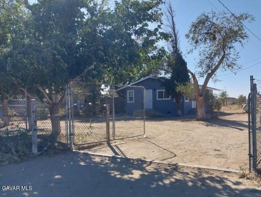9129 Kemper Rd in Mojave, CA - Building Photo