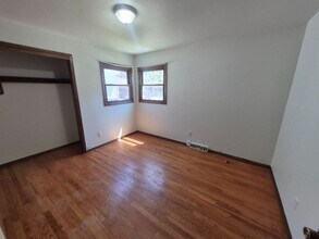 4356 S Iowa Ave in St. Francis, WI - Building Photo - Building Photo