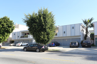 1718-1722 S Barrington Ave in Los Angeles, CA - Building Photo - Primary Photo