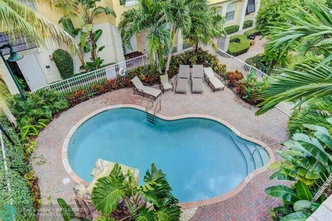 property at 285 SE 6th Ave