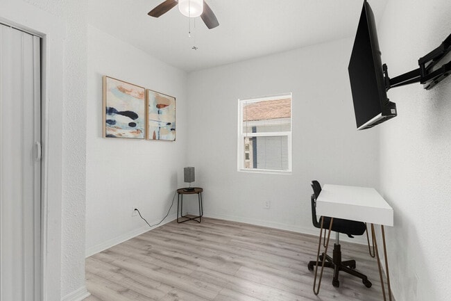 2213 E 18th Ave, Unit SI ID1244316P in Tampa, FL - Foto de edificio - Building Photo