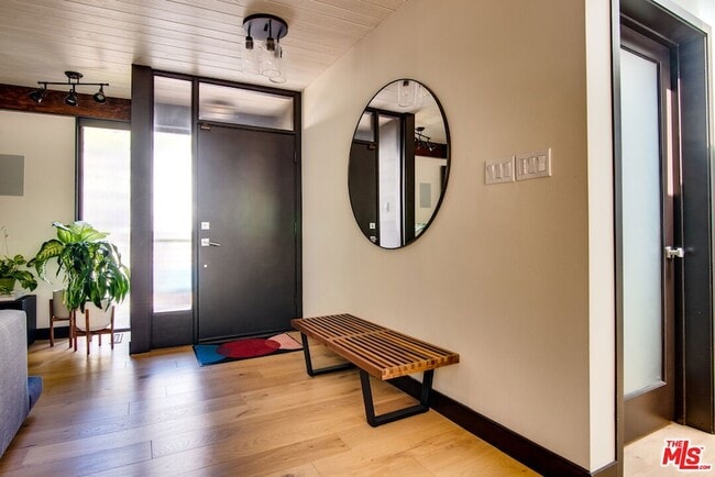 9624 Yoakum Dr in Beverly Hills, CA - Building Photo - Building Photo