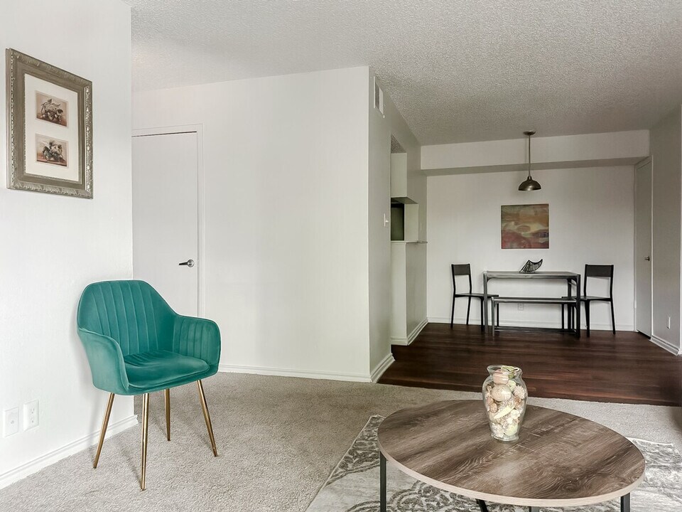 1071 Clayton Ln, Unit SI ID1256859P in Austin, TX - Foto de edificio