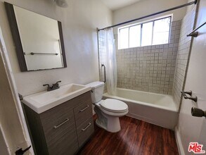 3055 Foothill Blvd in Montrose, CA - Building Photo - Building Photo