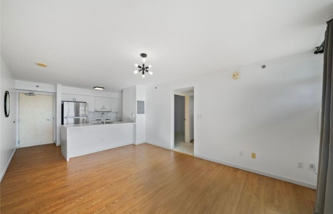 215 N King St, Unit 803 in Honolulu, HI - Foto de edificio