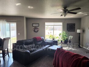 5638 Osbourne Dr in Windsor, CO - Building Photo - Building Photo