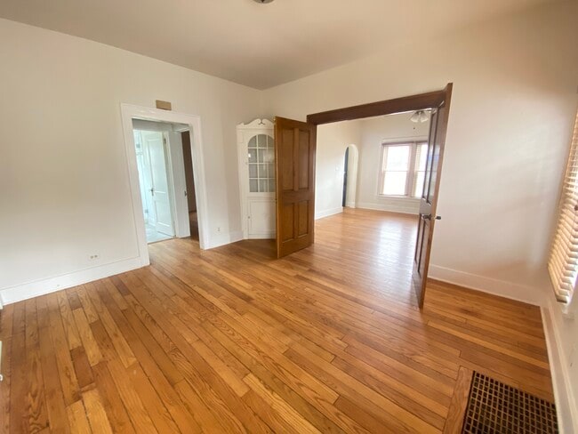 9 S Van Buren St, Unit A in Batavia, IL - Foto de edificio - Building Photo
