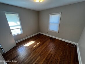 1002 Meadow Hill Rd in Louisville, KY - Building Photo - Building Photo