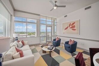 Halstead in Houston, TX - Foto de edificio - Building Photo