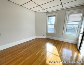 26-28 Harbor View St-Unit -3 in Boston, MA - Building Photo - Building Photo