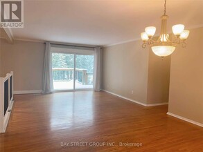 7 Robmar St in Whitby, ON - Building Photo - Building Photo