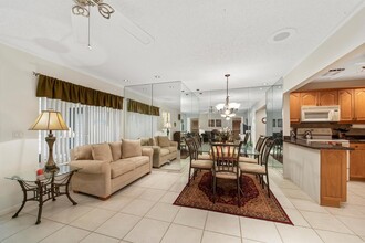 417 Pine Glen Ln, Unit D-2 in Greenacres, FL - Building Photo - Building Photo