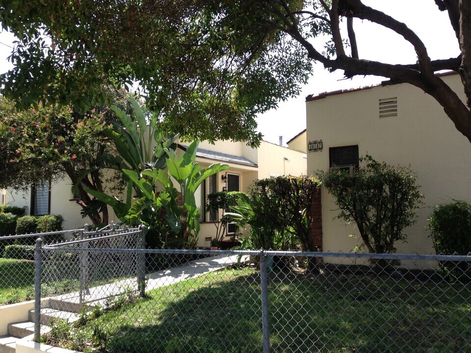 417 E Elmwood Ave in Burbank, CA - Building Photo