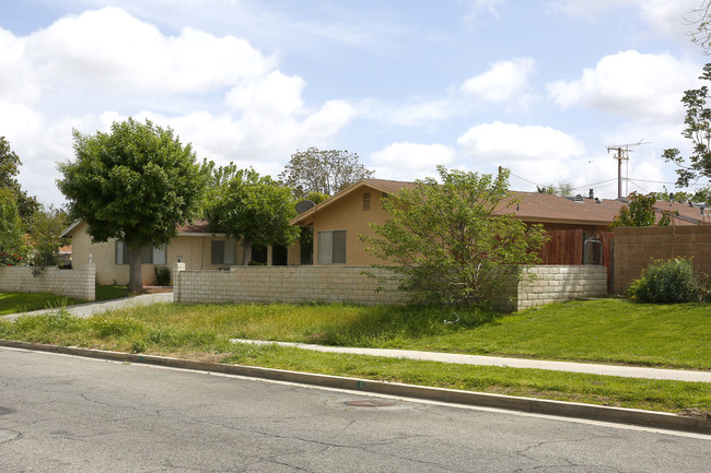 1955-1985 E Devonshire Ave in Hemet, CA - Building Photo - Building Photo