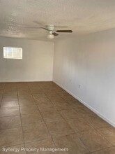 1401 Yosemite Dr in Bakersfield, CA - Foto de edificio - Building Photo