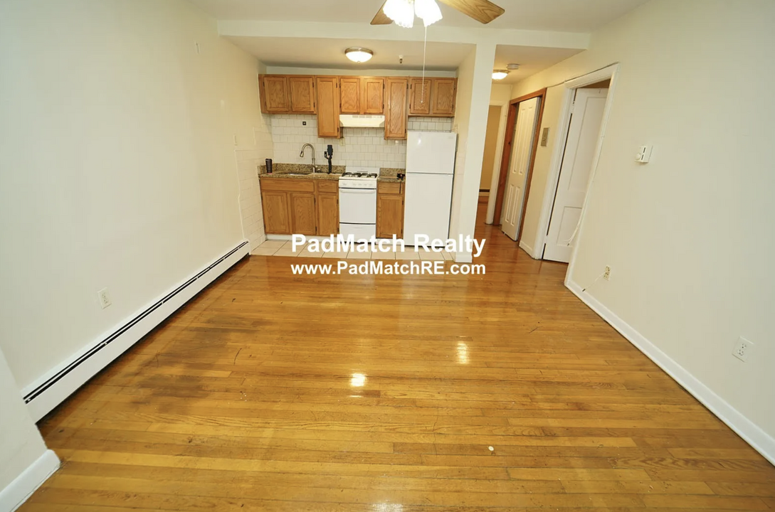 52 Queensberry St, Unit G4 in Boston, MA - Building Photo