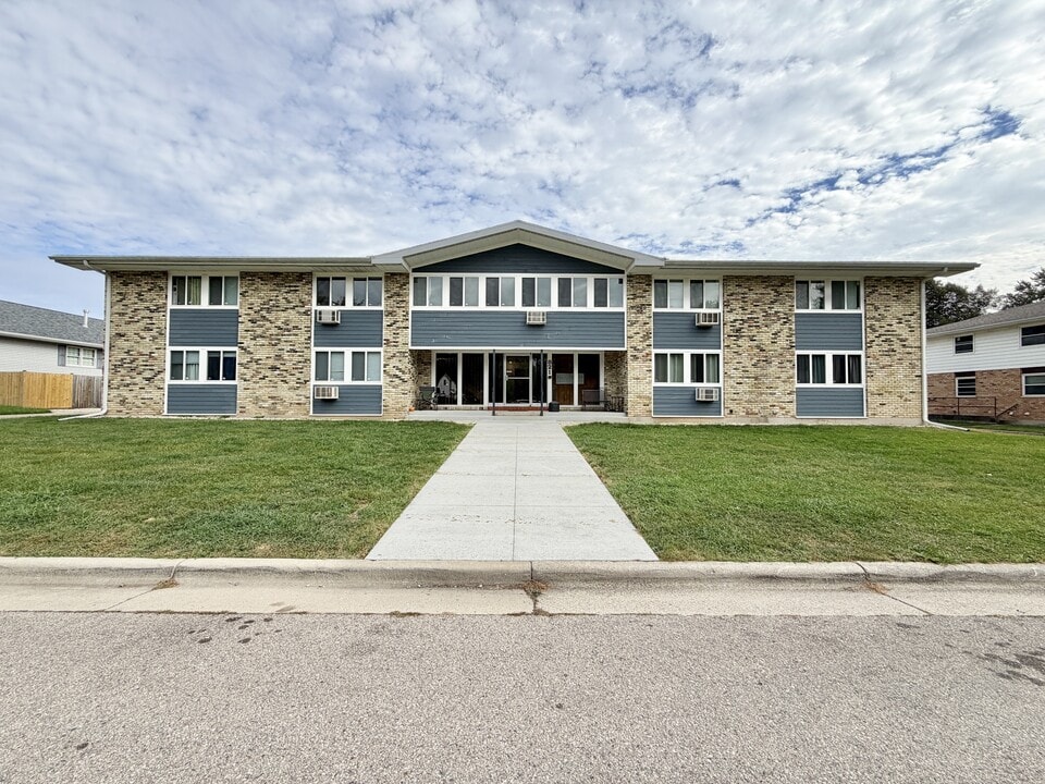 821 George St in Edgerton, WI - Foto de edificio