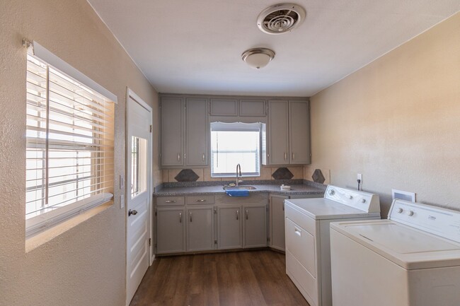 1308 Mountain View Ave in Alamogordo, NM - Building Photo - Building Photo
