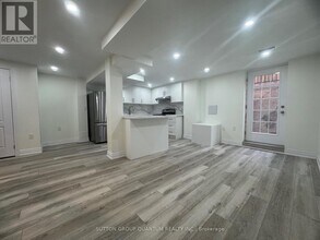 136 Atkins Cir in Brampton, ON - Building Photo - Building Photo