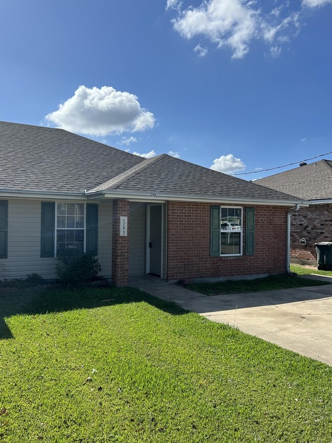 property at 1743 N Tallowood Dr